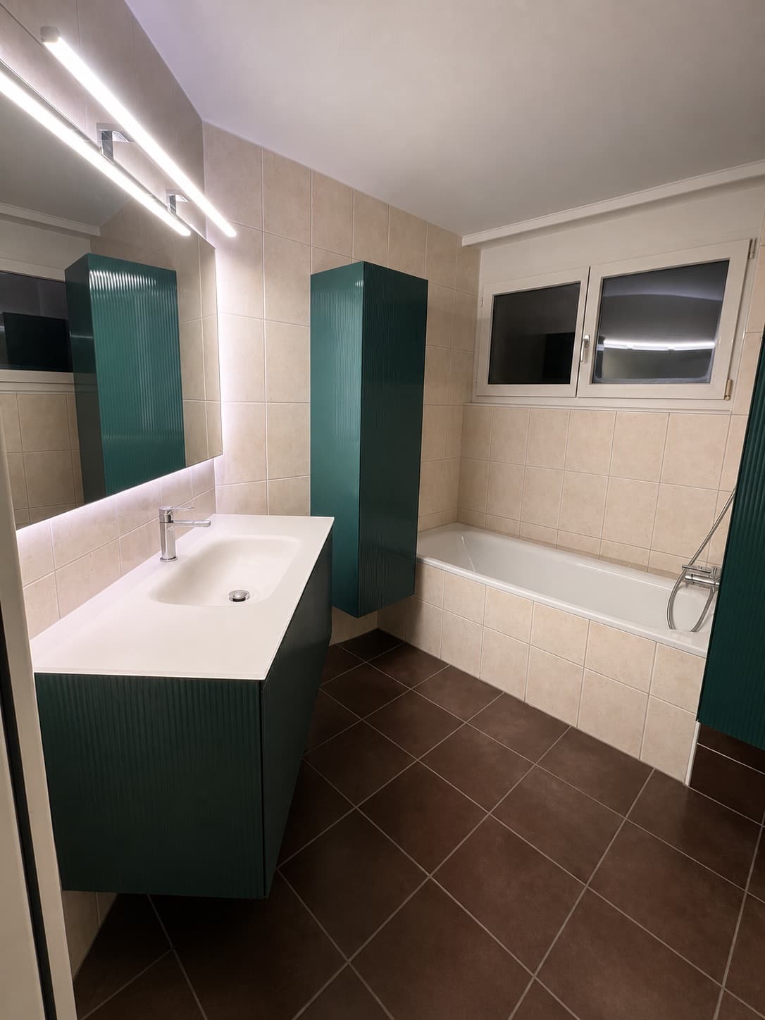 Teilrenoviertes Badezimmer